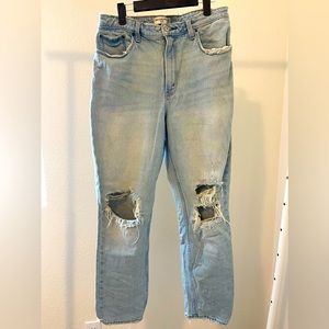 Abercrombie & Fitch Curve Love The Mom High Rise Destroyed Jeans size 30/10